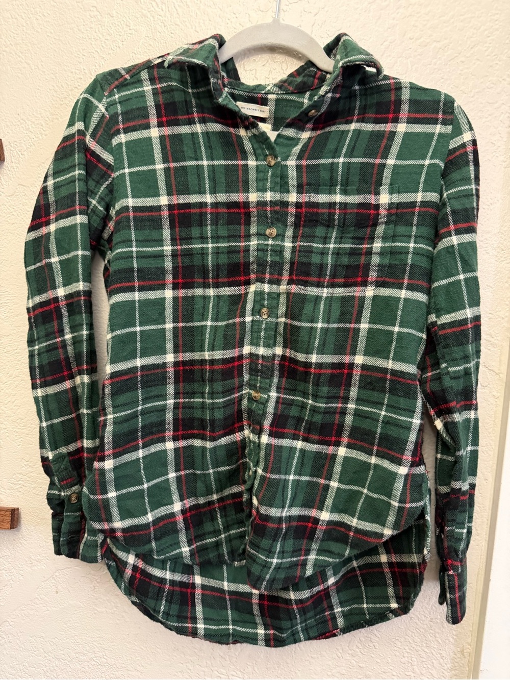 American Eagle Outfitters Green Plaid Button-Down Shirt